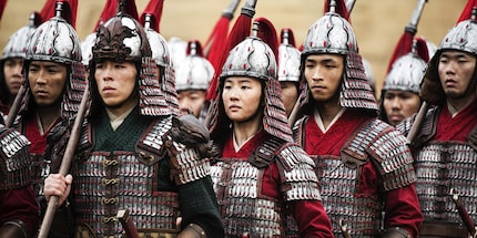 Mulan lotta per il suo posto nell’esercito imperiale, per difendere la Cina