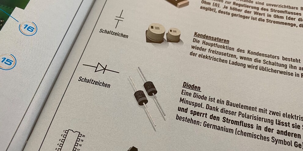 Die Anleitung gibt auf den ersten Seiten auch Einblicke in die Theorie.