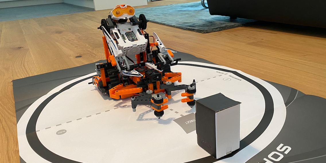 Testing Clementoni's Robomaker: a jack of all trades?