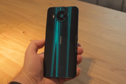 The reflections on the back are intended to be reminiscent of the Northern Lights.