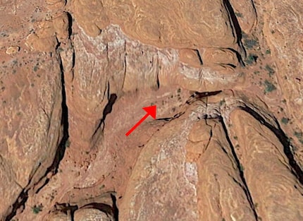 Satellitenaufnahmen der Koordinaten zeigen im August 2015 noch keine Spuren.