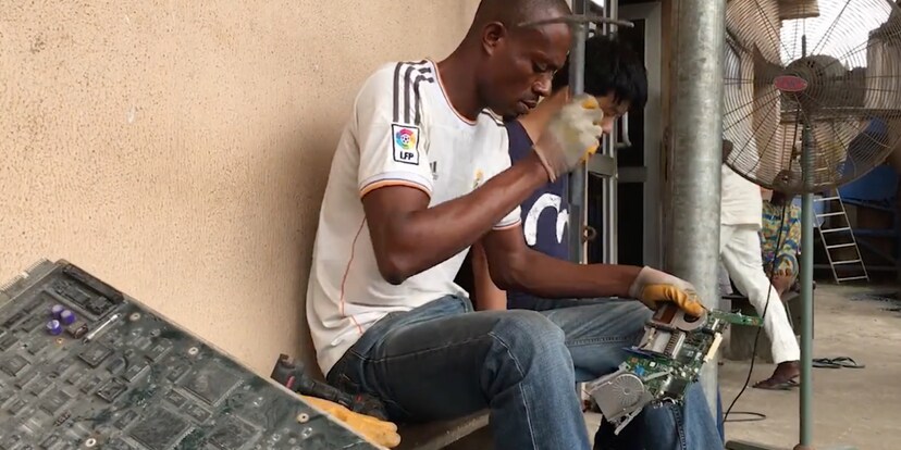 L'ultima spiaggia del cellulare – parte 3: dall'Europa alle discariche dell'Africa