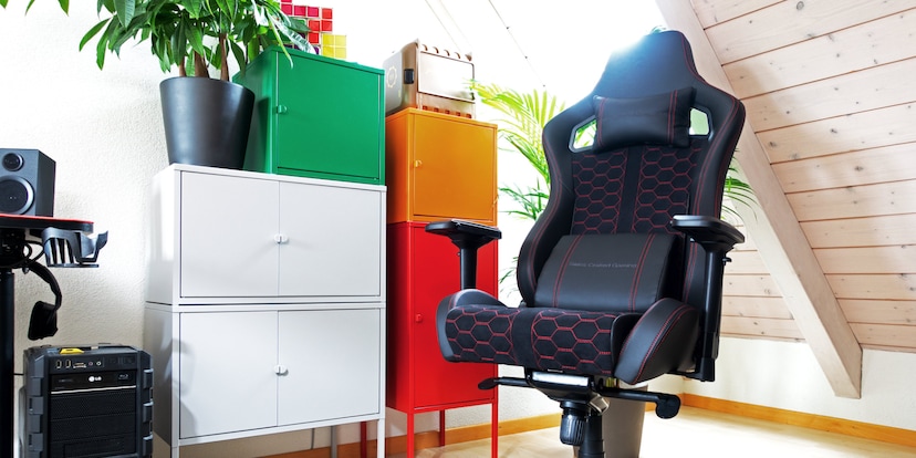 Chaise de jeu RAID Red Alcantara : confort, charme d'un siège baquet et piège à miettes