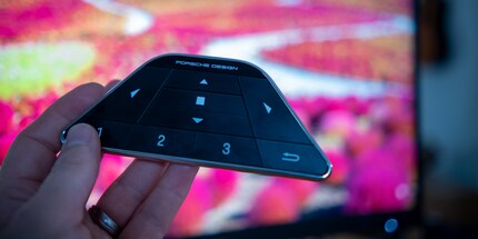 The keypad controller lets you operate the OSD and activate the three most important profiles at the touch of a button.