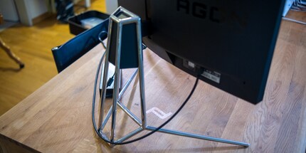 The base is reminiscent of a roll bar. But on the downside, it doesn't offer any cable management solutions.