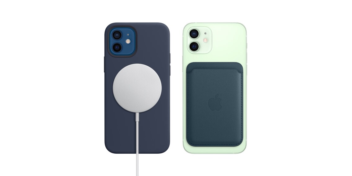 Das iPhone 12 mini mit Schutzhülle, MagSafe Charger und dem magnetischen Leder-Wallet.