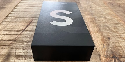 Even with an old charger the box closes cleanly.