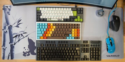 Comparaison entre le Miya Pro Panda Edition (65 pour cent), mon clavier DIY (75 pour cent) et le Logitech G915 (100 pour cent).