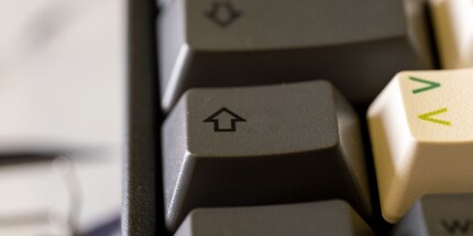 Même après plusieurs semaines d'utilisation, aucune trace de doigt, même sur les touches sombres.
