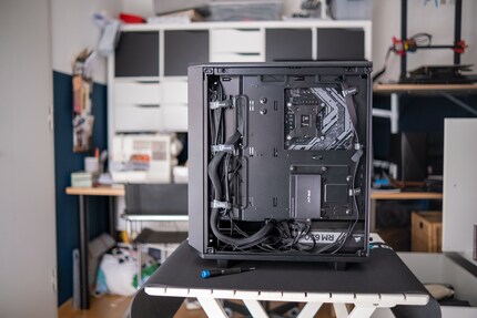 Die Kabelblende unten fehlt im Gegensatz zum Meshify 2.