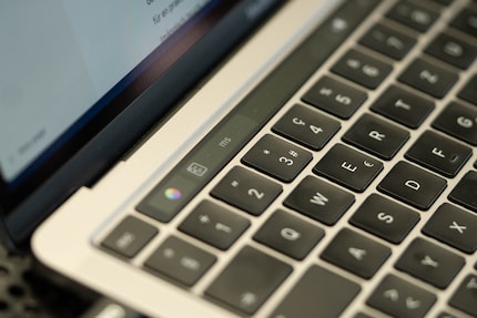 Gimmicks wie die Touchbar sind für Smoca unwichtig, viel mehr freut man sich über die Rückkehr einer anständigen Tastatur.