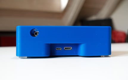 Klinkenanschluss, Micro-USB-Stromanschluss und Mini-HDMI-Ausgang sind rückseitig zu finden.