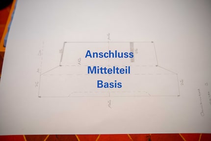 Damit ich den neuen Anschluss konstruieren kann, teile ich ihn durch drei: Basis, Mittelteil und den eigentlich Anschluss konstruiere ich individuell, bevor ich sie zusammenfüge.