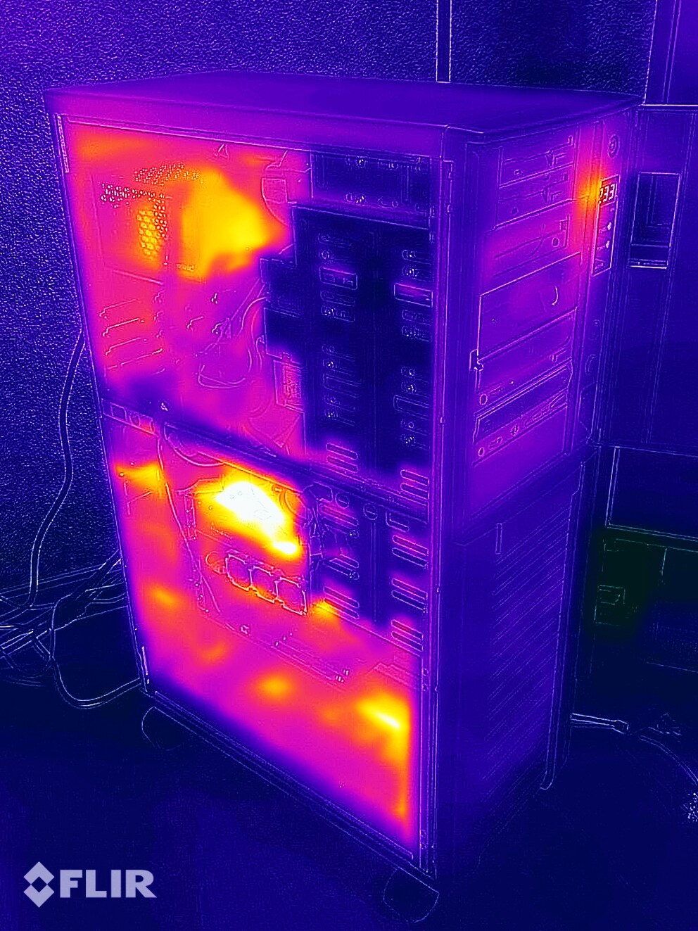 The Matrox Millenium II is the warmest, with up to 50.3 degrees Celsius. And the CPU, which cannot be seen in this picture, reached 52 degrees Celsius.