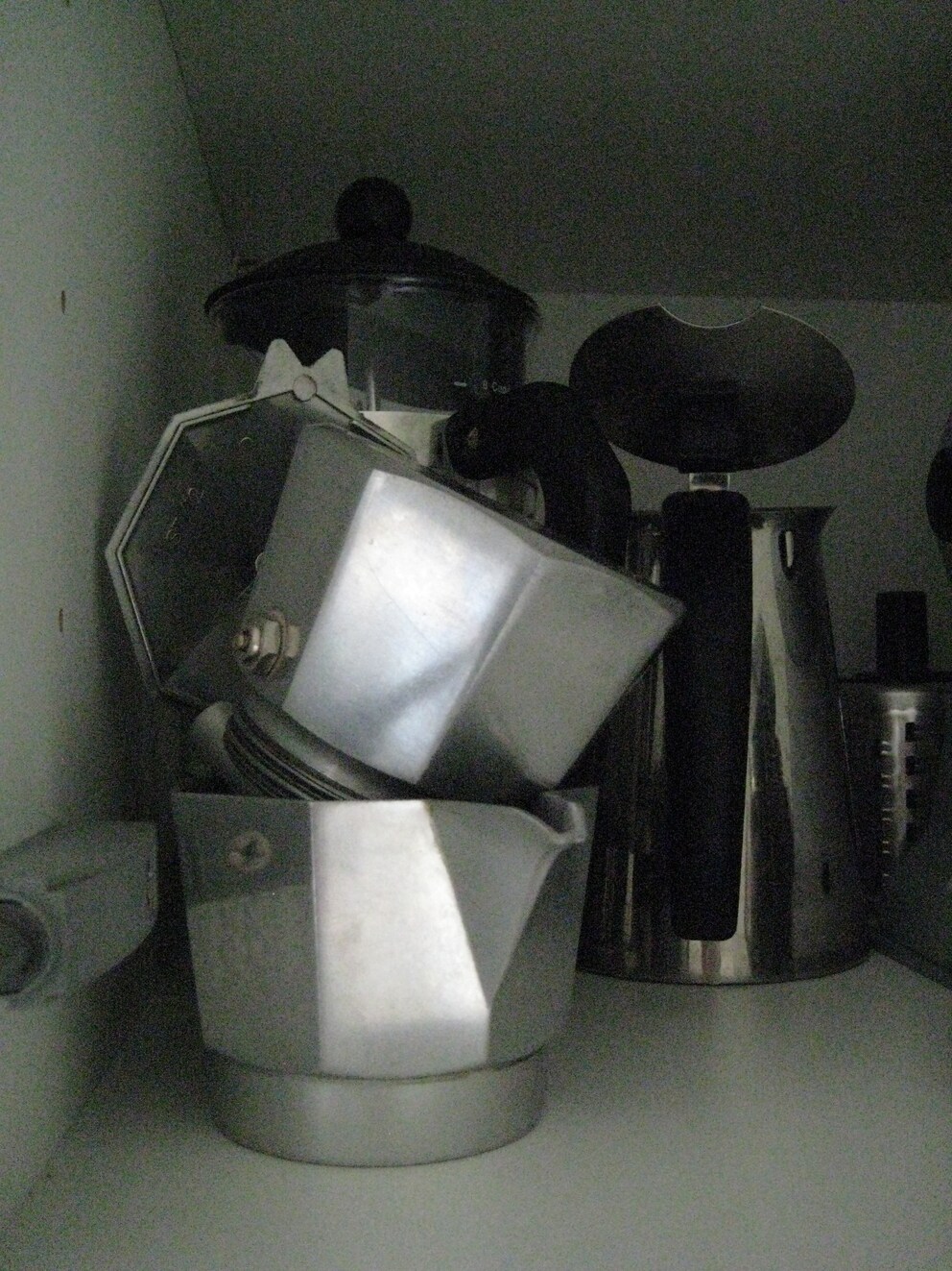 Alte Kompaktkameras wie hier die Canon Ixus 70 von 2007 rauschen schon bei 1600 ISO fürchterlich.