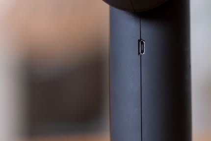 La raison pour laquelle les fabricants continuent à utiliser le micro-USB est un mystère pour moi.