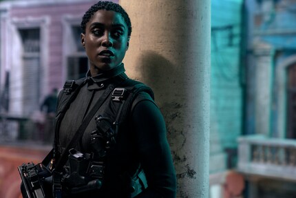 Lashana Lynch nei panni di Nomi.