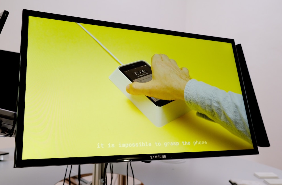 Sein Design verhindert den unnötigen Griff zum Telefon.