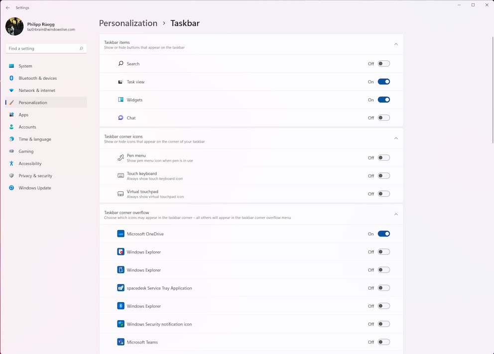 Die Taskleiste lässt sich etwas weniger anpassen als bei Windows 10.