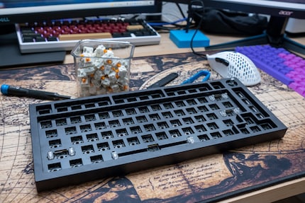 In diesem Zustand inklusive Aluminium-Switch-Platte kommt die GMMK Pro aus der Verpackung.