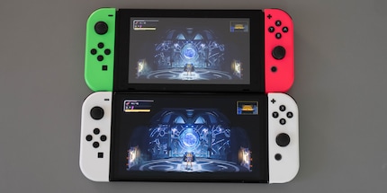 Sopra, la Switch del 2019, sotto, la Switch OLED con «Metroid Dread».