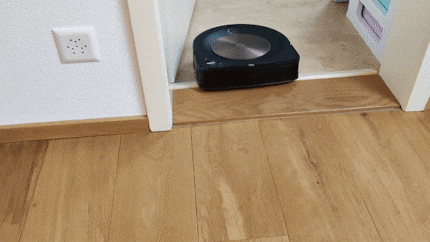 Dank der Rampe schafft es Röbi aus dem Zimmer.
