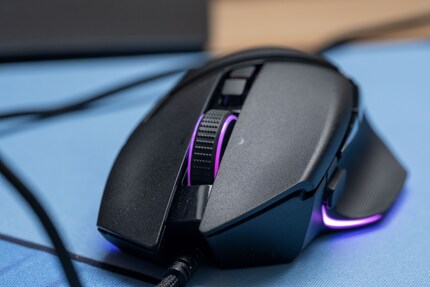 Die Maustasten der Basilisk V3 sind eher lang.