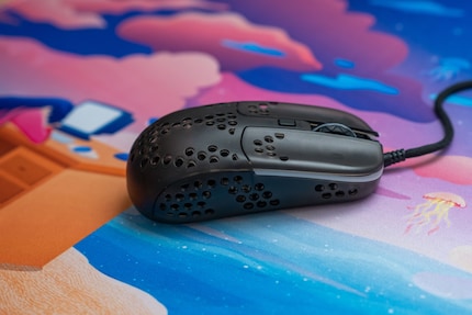 The MZ1 RGB from Xtrfy is the quintessential fingertip grip mouse.