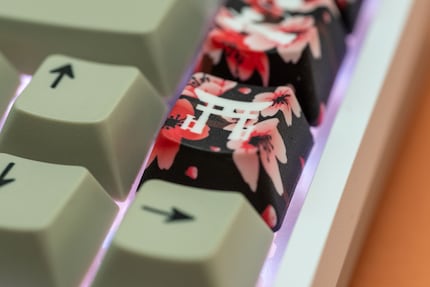 Aucune trace de doigt n'est visible sur les capuchons des touches, même après une utilisation prolongée.