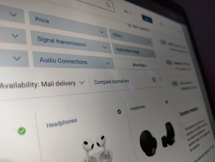 When you click on «Compare bestsellers», you’ll be shown a comparison of the four best-selling products in that category.