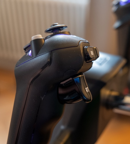 Vom X-Box Controller entlehnt sind Trigger und Bumper.