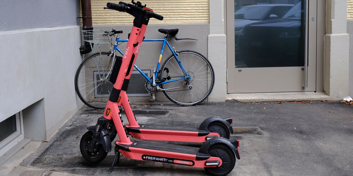 Little CO2 savings: e-scooters and e-bikes for hire are not very "green".