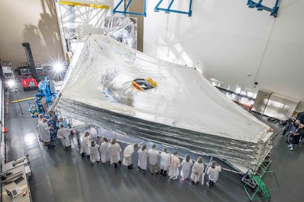 Hauchdünne Folien, hoher Schutz: Das Sonnenschutzsegel des James-Webb-Weltraumteleskops ist so gross wie ein Tennisplatz.