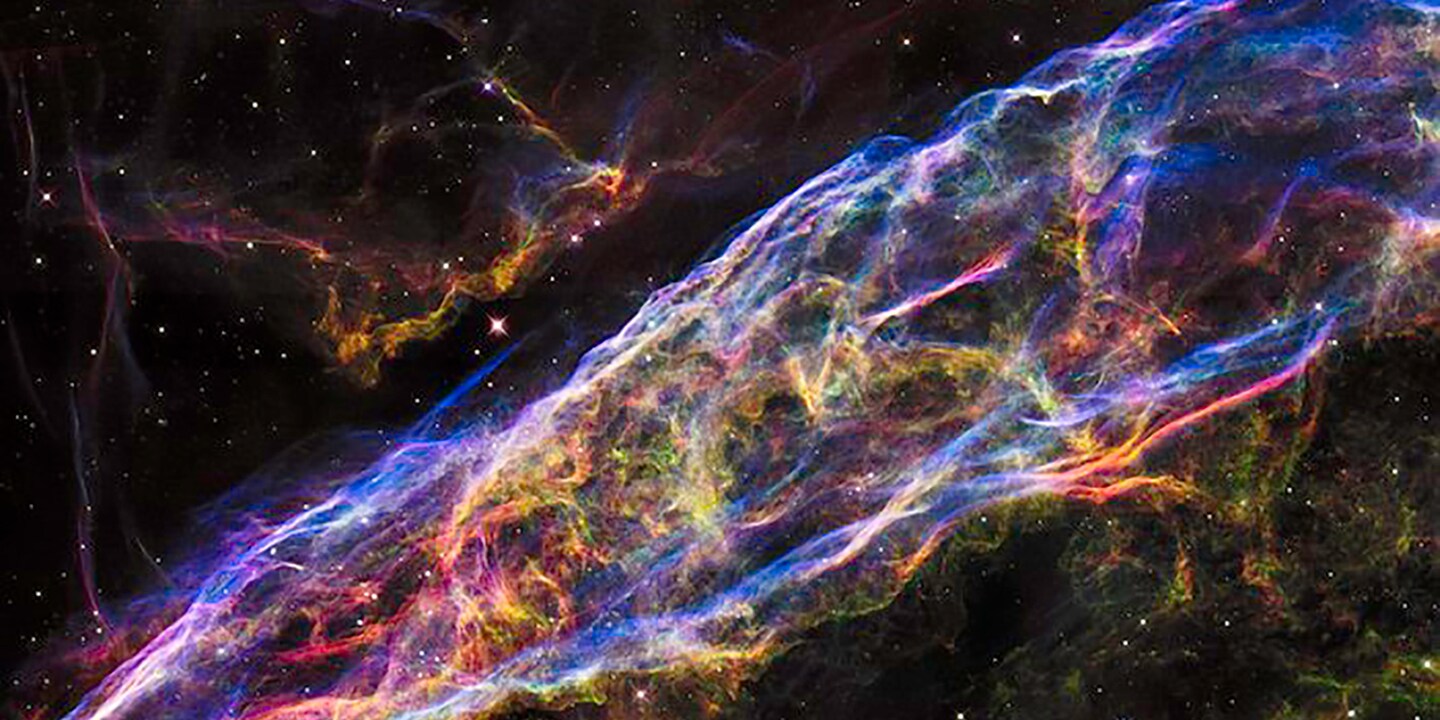 © NASA, ESA, Hubble Heritage Team / Revisiting the Veil Nebula / CC BY 4.0 CC BY (Ausschnitt)