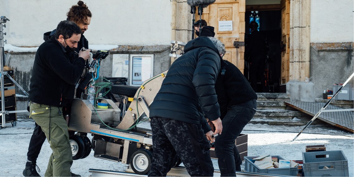 Hôtel Sinestra : une journée sur le tournage du nouveau film familial