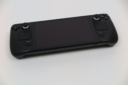 Äußerlich und bei der Leistung der Hardware unterscheiden sich die drei Modelle des Steam Deck nicht.