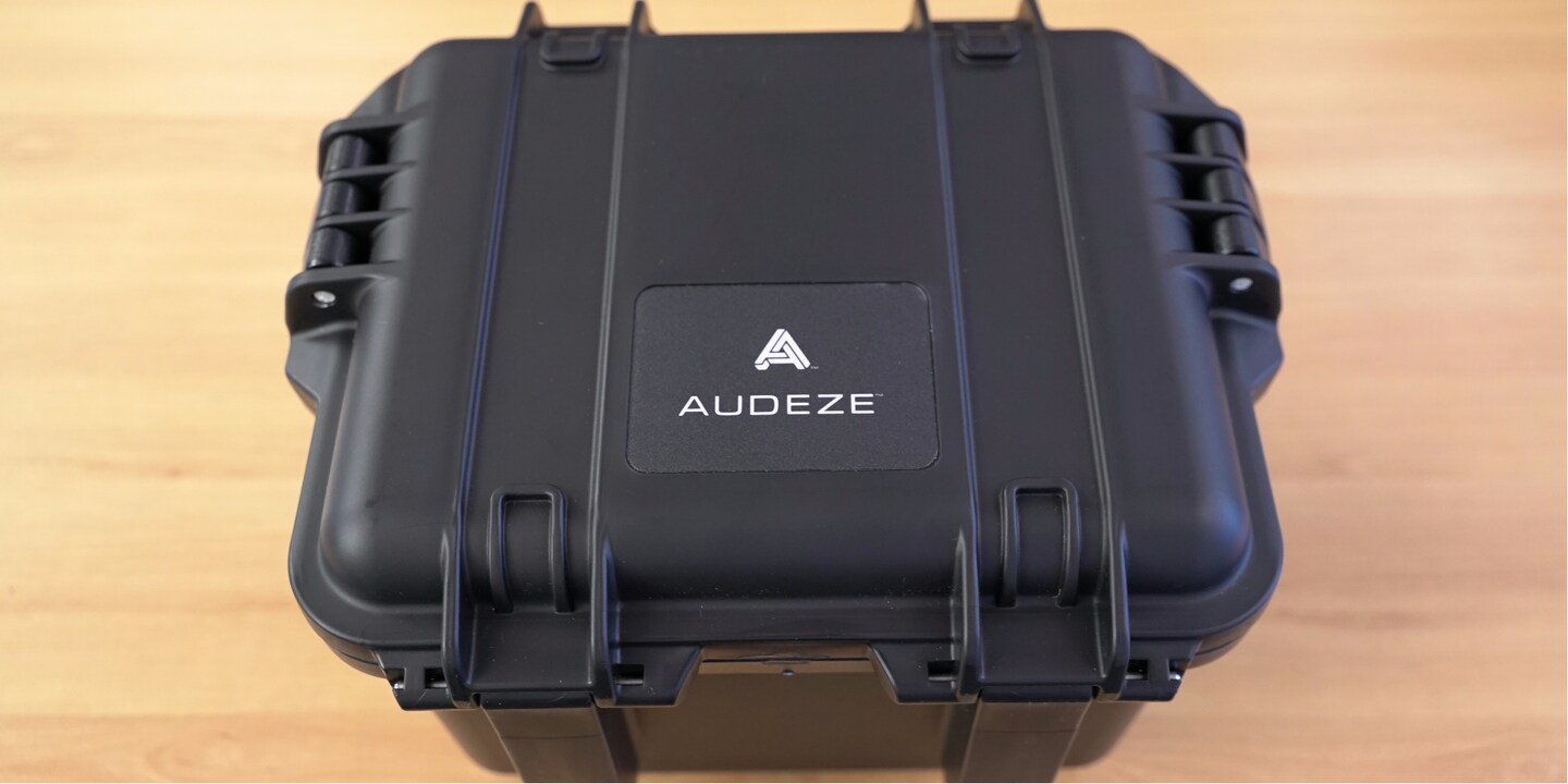 Die massive Transportbox für das edle Stück.