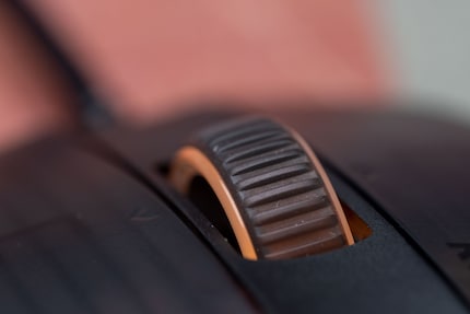 The mouse wheel can also be clicked left and right.