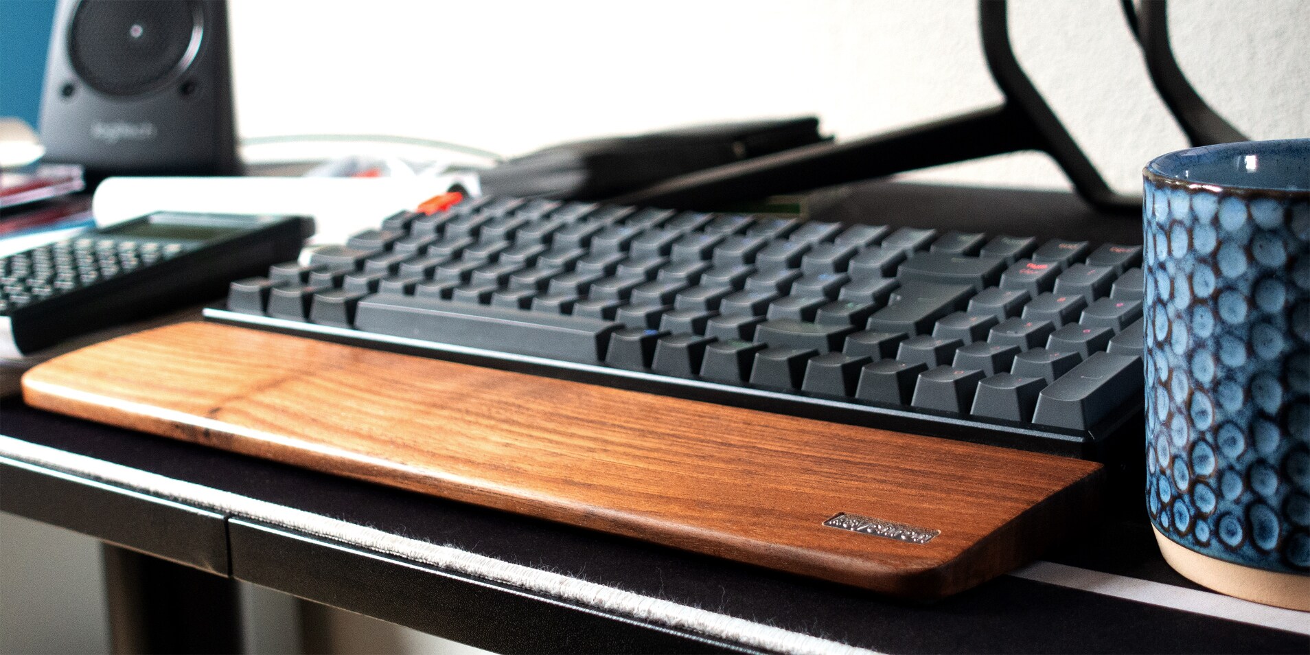 Keychron K4 Walnut Wood Palm Rest im Test digitec