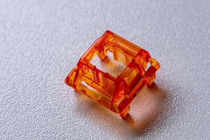 L'alloggiamento superiore di un interruttore Tangerine.