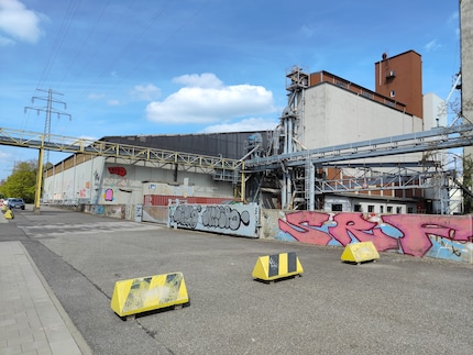 Paletti gialli, cieli blu e graffiti colorati non sono un problema.
