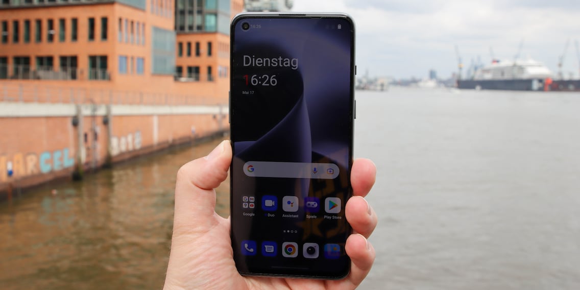 OnePlus Nord 2T alla prova: smartphone eccellente con qualche modifica estetica
