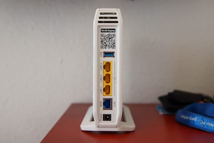 Connessioni sul retro del Fritzbox 4060.