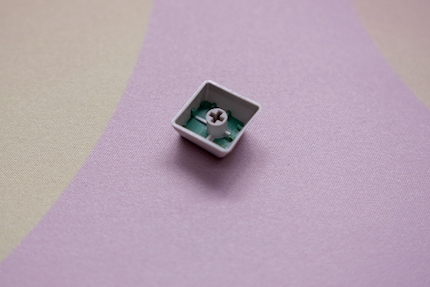 Un keycap vu d'en bas.