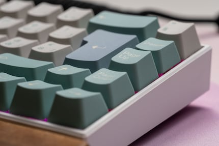 Selon le clavier, les keycaps nécessaires ne sont pas tous présents. Pour mon clavier de test, je n'ai pas trouvé tous les keycaps qui conviennent.