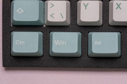 Le lettrage Win est plus grand que celui de Ctrl et Alt.