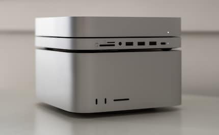 Zum Mac Mini mit Dock gesellt sich ein Mac Studio. Zum Glück sind die Dinger stapelbar.