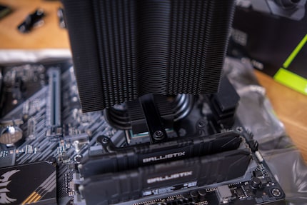 CPU fans from Bequiet are usually mounted with a crossbar on the CPU.