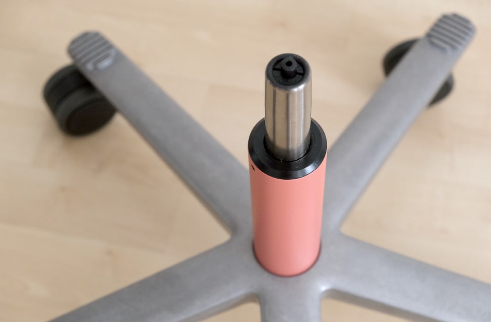 J’ai fixé le connecteur au piètement ...