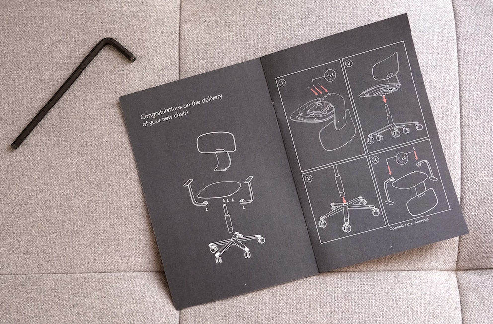 Le manuel de montage et les outils sont inclus.